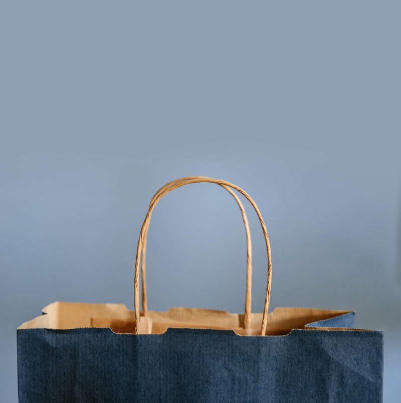 shopping bag representing using visa reward in store
